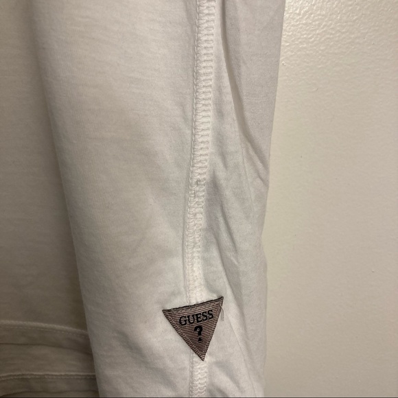 Vintage GUESS Logo LXXXI Graphic T-Shirt - Picture 6 of 9